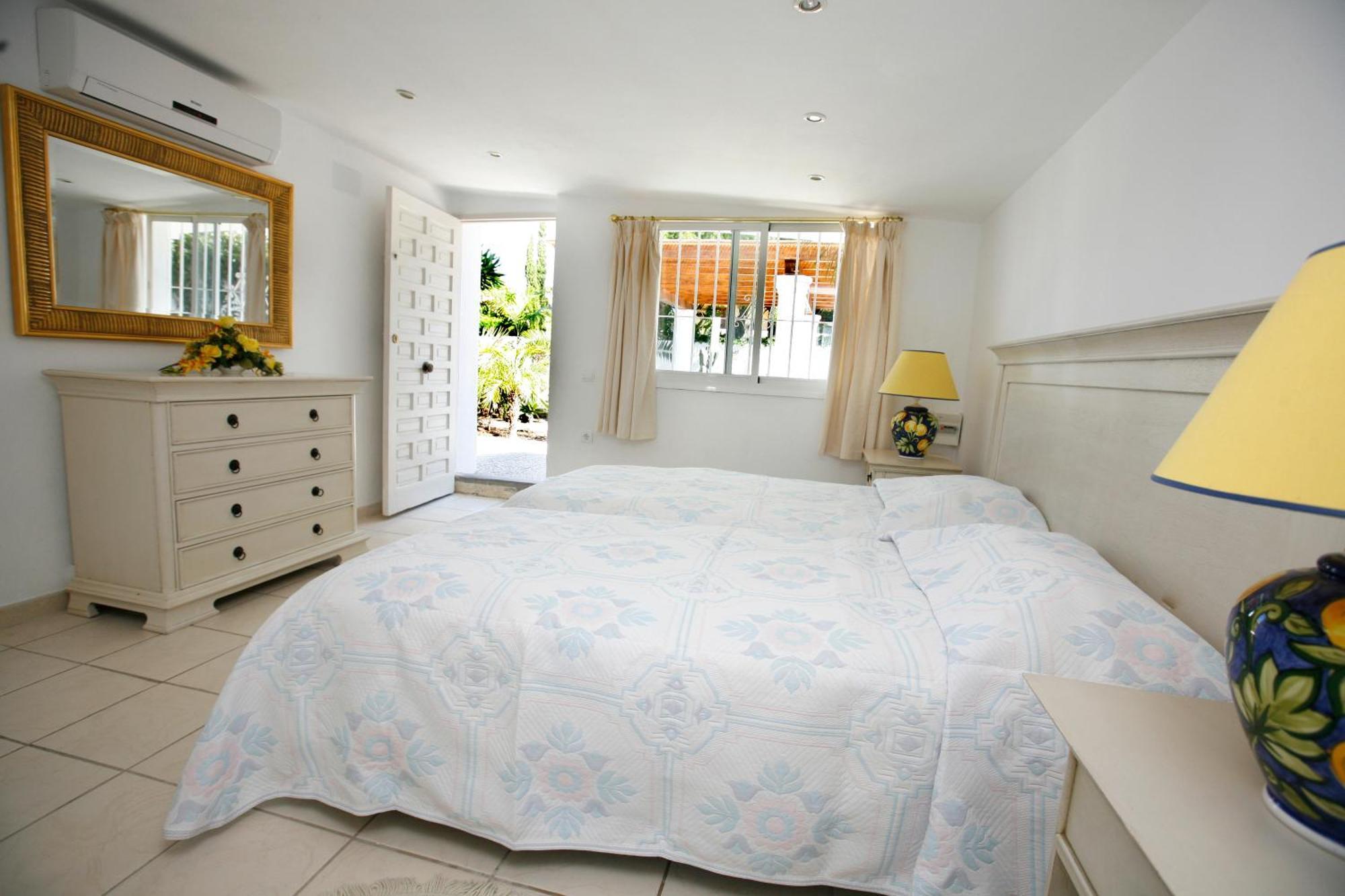 Exclusive Villa Las Palmeras Puerto Banus With Heated Private Swimming Pool, Marbella, Spain エクステリア 写真