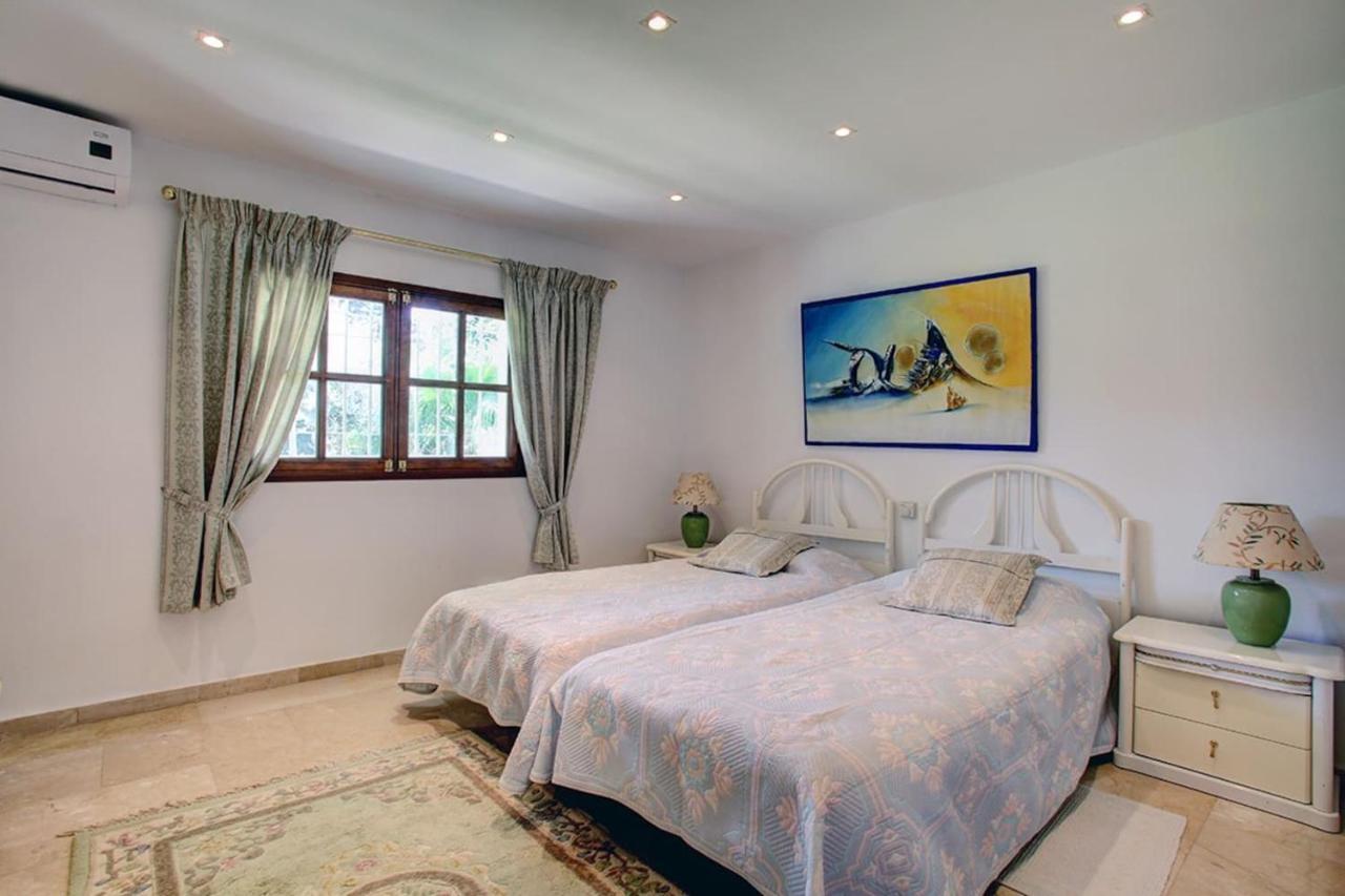 Exclusive Villa Las Palmeras Puerto Banus With Heated Private Swimming Pool, Marbella, Spain エクステリア 写真