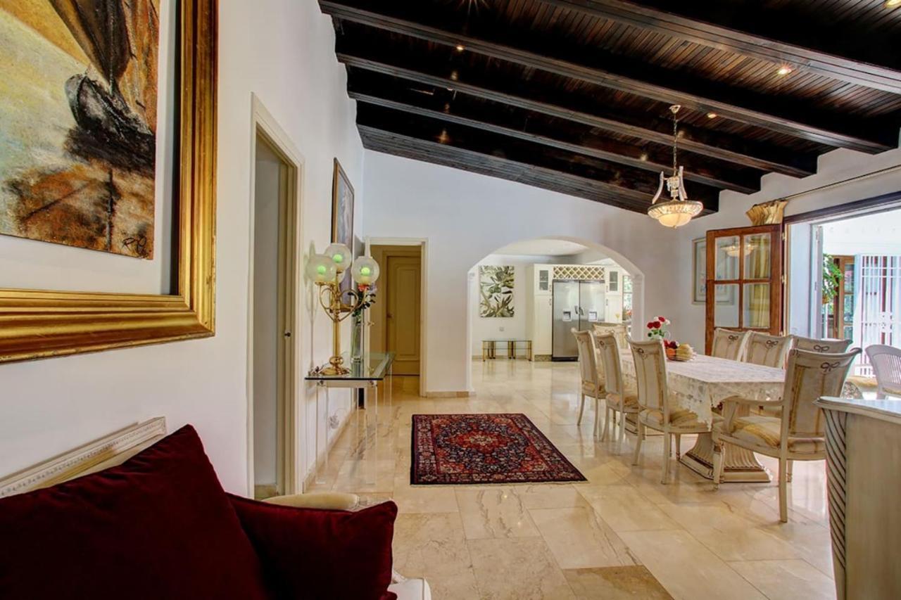 Exclusive Villa Las Palmeras Puerto Banus With Heated Private Swimming Pool, Marbella, Spain エクステリア 写真