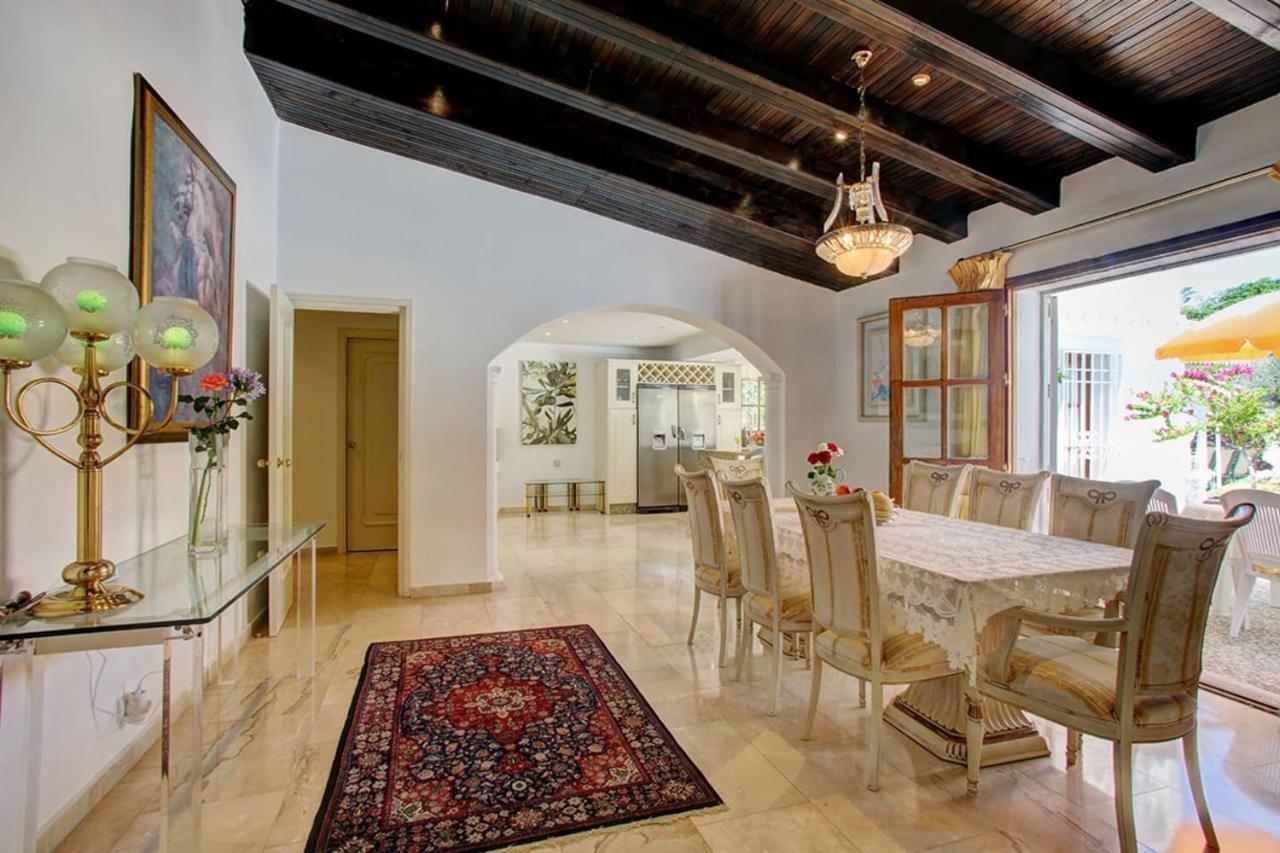 Exclusive Villa Las Palmeras Puerto Banus With Heated Private Swimming Pool, Marbella, Spain エクステリア 写真
