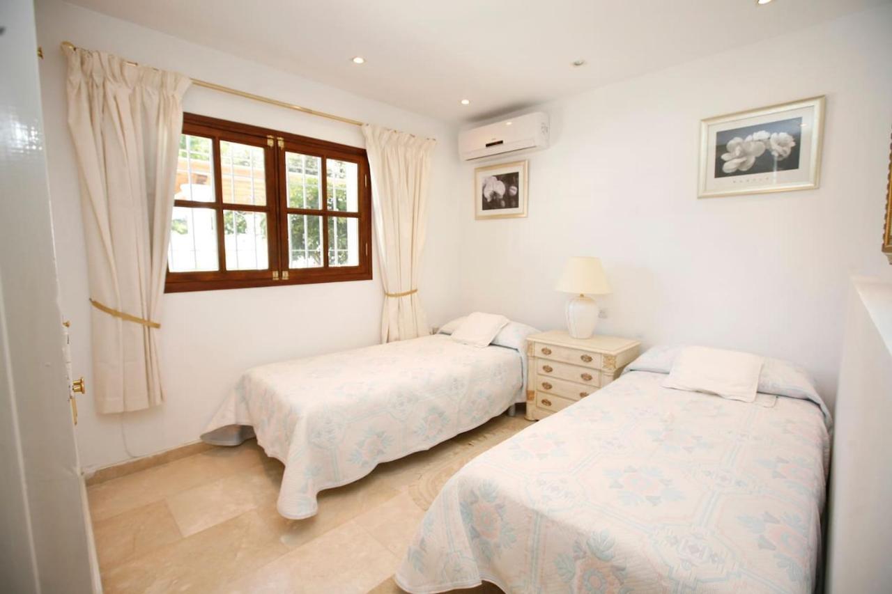 Exclusive Villa Las Palmeras Puerto Banus With Heated Private Swimming Pool, Marbella, Spain エクステリア 写真