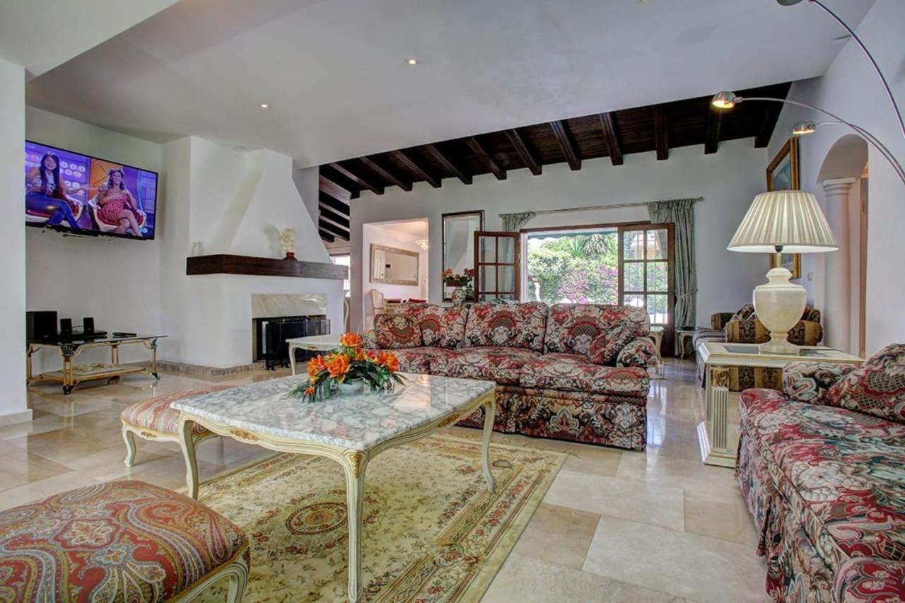 Exclusive Villa Las Palmeras Puerto Banus With Heated Private Swimming Pool, Marbella, Spain エクステリア 写真
